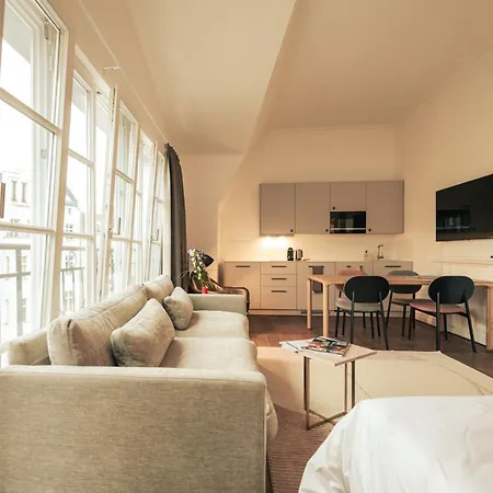 Bob W Berlin Mitte 4*