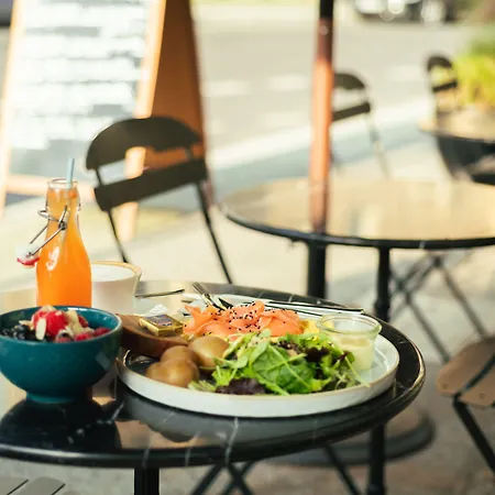 Bob W Berlin Mitte 4*