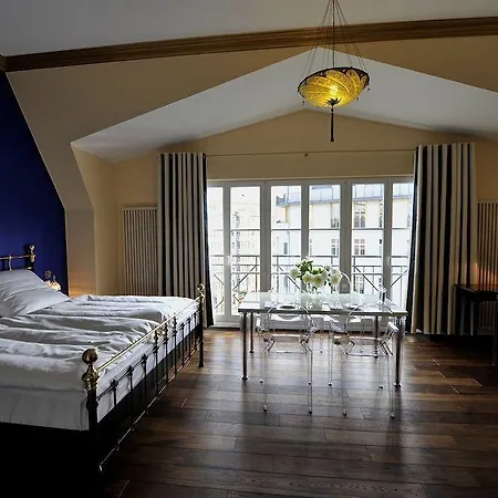 Bob W Berlin Mitte 4*