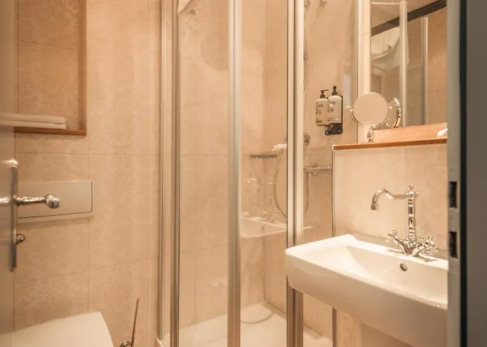 Bob W Mitte * Berlin